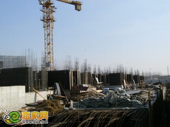 現(xiàn)代奧城3號樓正在建地上一層（2013.1.4）