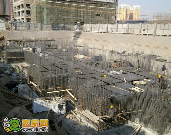 現(xiàn)代頤和佳苑3號(hào)樓正在建地下二層（2013.1.5）
