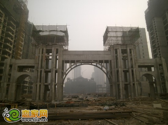 小區(qū)大門實(shí)景圖（2013.1.12）