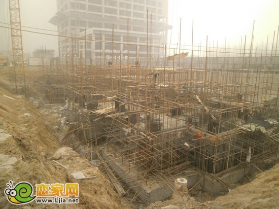 現(xiàn)代頤和苑3號(hào)樓正在建地下一層（2013.1.17）