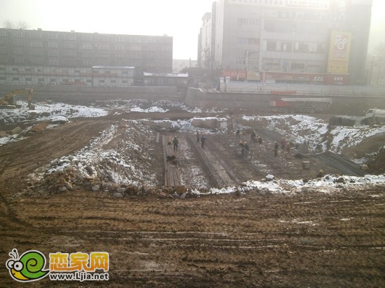 融通國際項目準(zhǔn)備地基工作（2013.1.25）