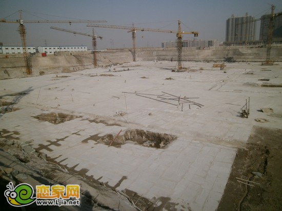楓景華庭項(xiàng)目工地實(shí)景圖（2013.3.4）