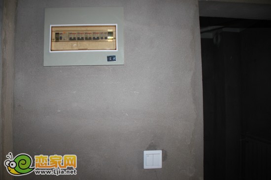 家里已經(jīng)通電，開(kāi)關(guān)已經(jīng)安裝完成