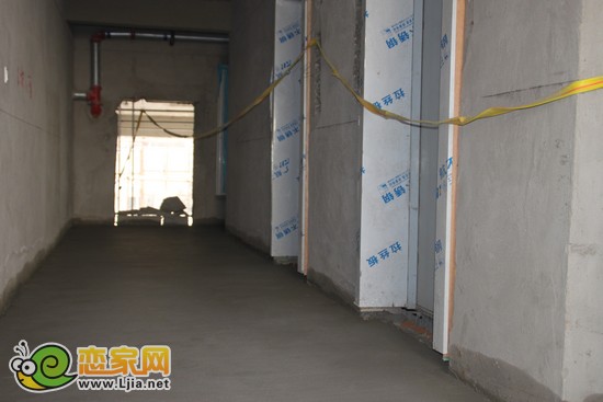 一樓電梯口地面已經(jīng)平整，做簡(jiǎn)裝即可使用