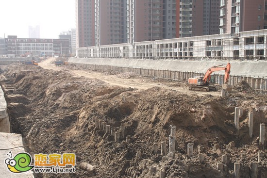 項(xiàng)目S6地塊商業(yè)打樁完成，正在挖槽