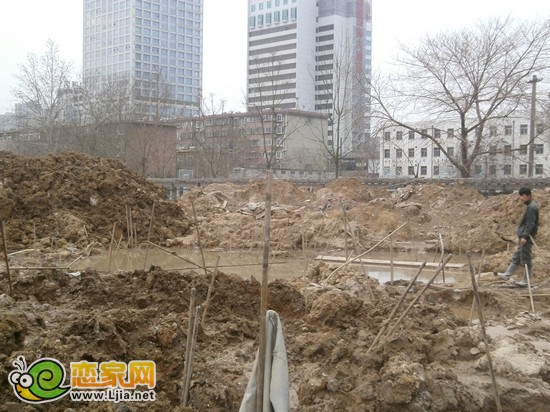 龍鼎國(guó)際項(xiàng)目正在打樁（2013.3.14）