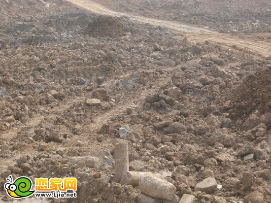 御景江山城項(xiàng)目南區(qū)挖槽已完成（2013.3.23）