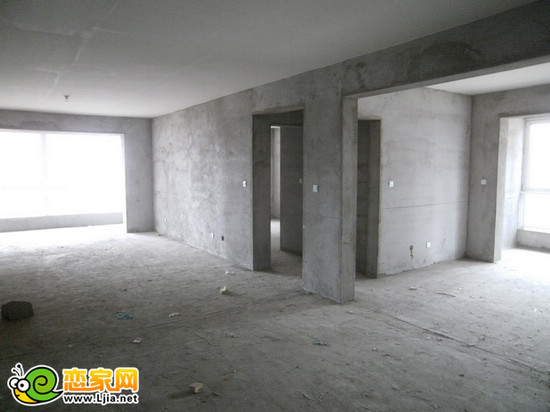 安居?xùn)|城項(xiàng)目樓體內(nèi)部實(shí)景圖（2013.4.5）