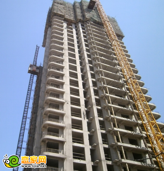 月亮灣項(xiàng)目8號(hào)樓工程實(shí)景圖（2013.4.11）