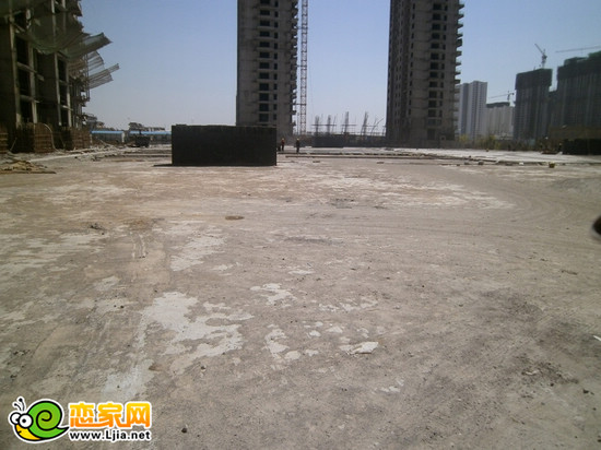 月亮灣項(xiàng)目園林內(nèi)部實(shí)景（2013.4.11）
