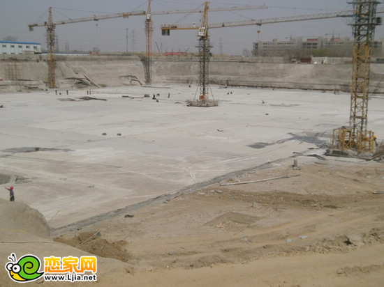 楓景華庭項(xiàng)目工程實(shí)景圖（2013.4.13)