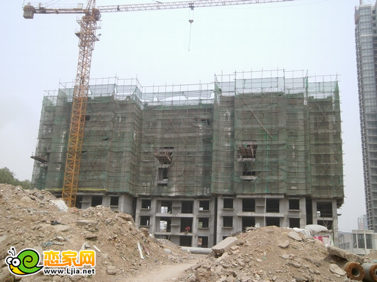 中央公園項(xiàng)目4號(hào)樓工程實(shí)景圖（2013.4.30）