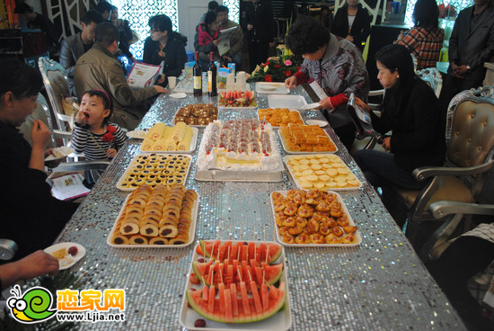 名仕公館微公寓理財(cái)品鑒會(huì)準(zhǔn)備的糕點(diǎn)