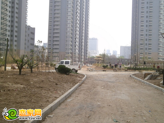 鴻基行政公館項(xiàng)目園林景觀實(shí)景（2013.5.3）