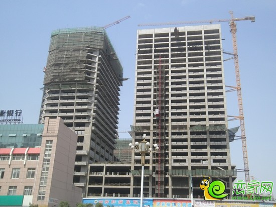 陽(yáng)光三龍商業(yè)廣場(chǎng)C座鉑金公寓封頂（2013.5.16）