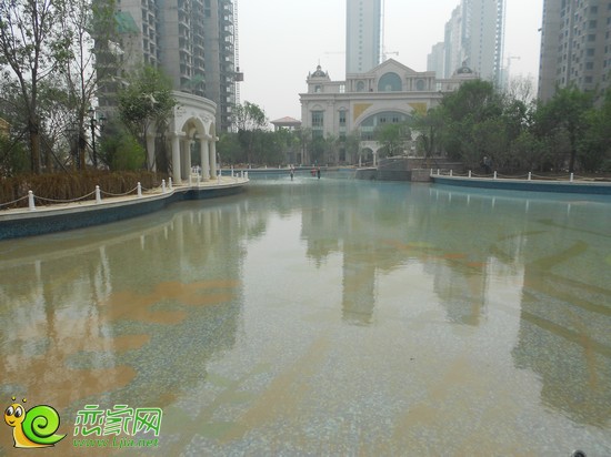 御景江山項(xiàng)目中央水系景觀