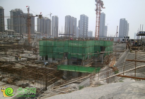楓景華庭項(xiàng)目實(shí)景圖（2013.7.8）