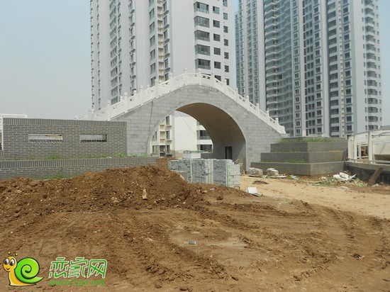 左岸楓橋中央石拱橋