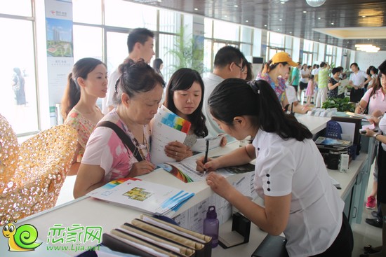 購房者留下聯(lián)系方式