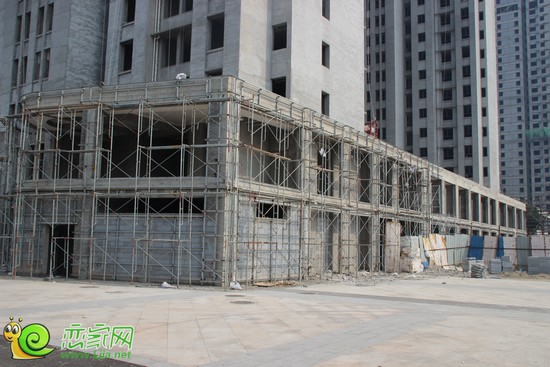 稽山御府天城項(xiàng)目沿街商鋪實(shí)景圖（2013.8.17）