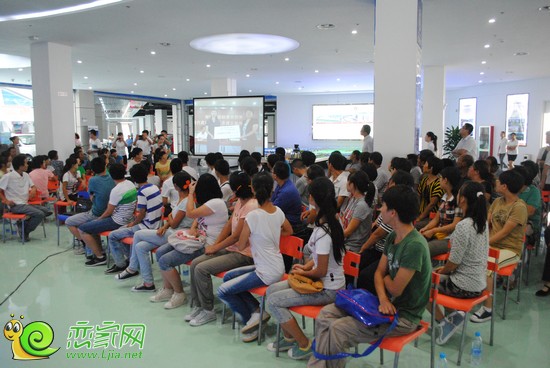 2013希望工程圓夢行動 現(xiàn)代建設(shè)希望基金發(fā)放儀式現(xiàn)場