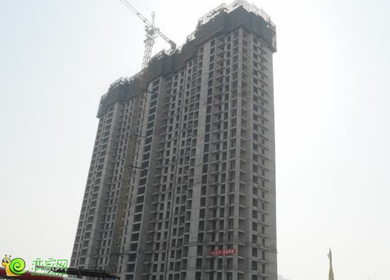 現(xiàn)代奧城3號樓即將封頂（2013.10.11）