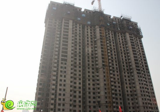 現(xiàn)代奧城2號樓現(xiàn)已封頂（2013.10.27）