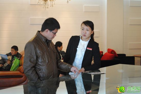 購房者了解房源所在樓棟