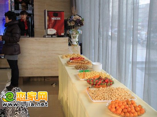 免費(fèi)提供的點(diǎn)心水果