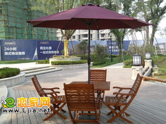 湖邊的座椅