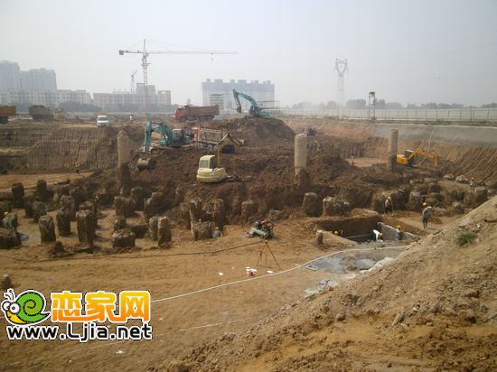 現(xiàn)代海棠灣正在挖地槽