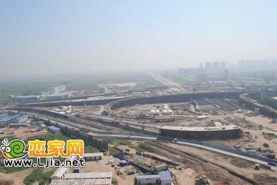 正在建設(shè)中的北環(huán)立交橋