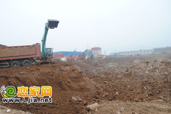 濱江首府工地忙碌的景象