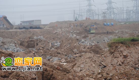 濱江首府多個(gè)地塊同時(shí)進(jìn)行
