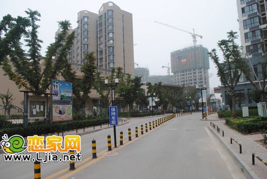 拉德芳斯進出入兩分的車流線