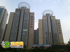 金世紀(jì)新城南面的商貿(mào)中心
