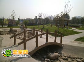 錦繡江南售樓部前面的小花園景色