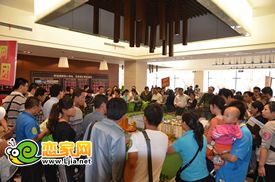  戀家網(wǎng)網(wǎng)友在創(chuàng)鑫陽光城售樓部