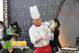 趙都華府內(nèi)糕點(diǎn)師傅現(xiàn)場教大家做月餅