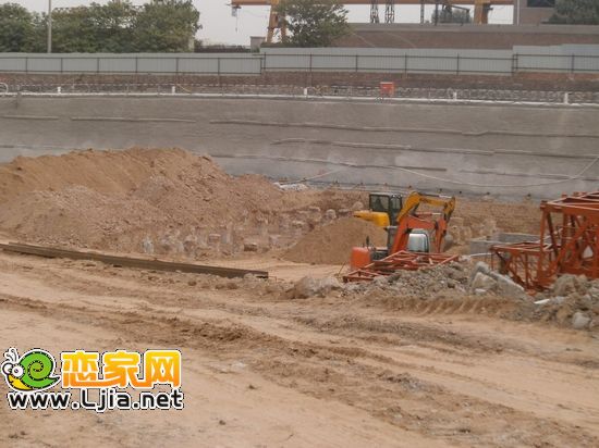 金色漫城工地正在挖槽（2012.10.25）