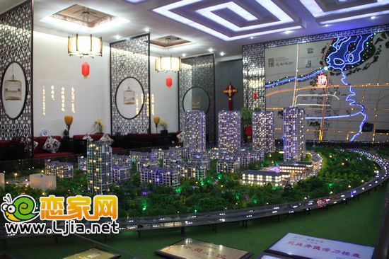 趙都華府售樓部的沙盤和區(qū)位圖