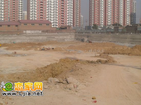 金色漫城工地正在打樁（2012.11.02）