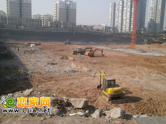 錦繡江南二期的項(xiàng)目正在打樁（2012.11.02）