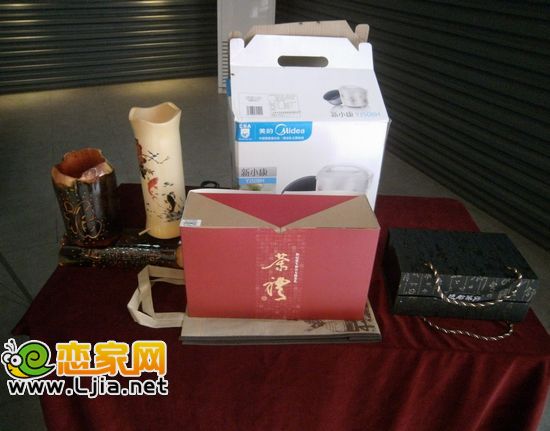 趙都華府準(zhǔn)備的精美禮品