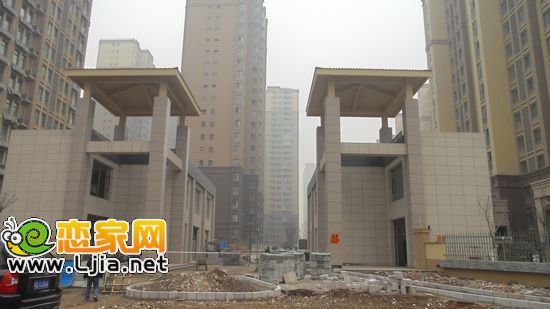 阿爾卡迪亞碧水灣西門建設(shè)中（2013.04.05）