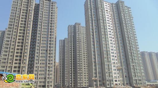 阿爾卡迪亞二期封頂樓棟進度（2013.04.12）