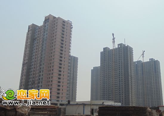 圣水湖畔3#、4#、10#和11#已經(jīng)封頂