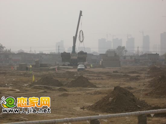 御趙金臺(tái)別墅區(qū)正在打樁（2013.04.19）