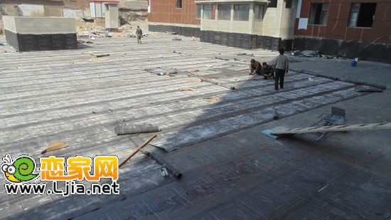 鉑鑰中心后花園防水設(shè)施鋪設(shè)