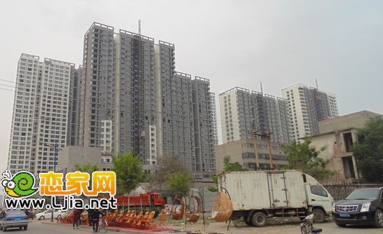 萬(wàn)達(dá)公館項(xiàng)目位居創(chuàng)鑫五期南側(cè)